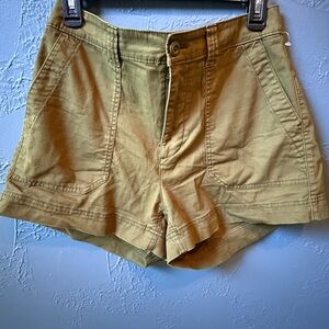 Old Navy OG Chino Women's Shorts in Olive Size Medium